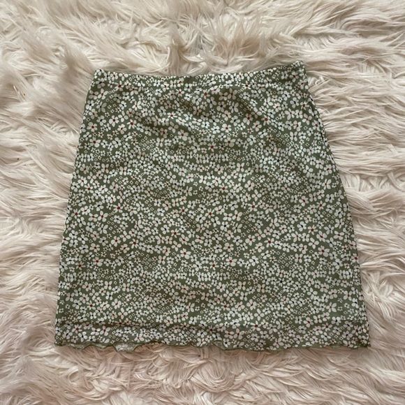 NWOT Daisy mesh lined mini skirt - Picture 1 of 2